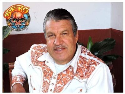 “El Padre Pistolas” se rebela y oficia misas pese a estar suspendido