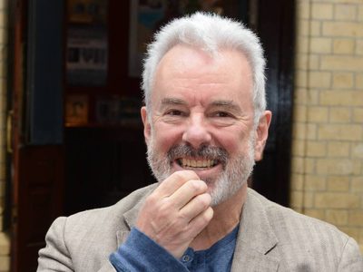 ¡Lamentable noticia! El actor de "Batman", Jay Benedict, perdió su batalla contra el coronavirus
