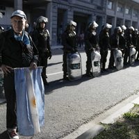 Congreso argentino continúa debate de reformas clave para Milei con resultado incierto