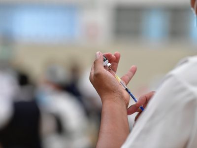 Tercera dosis de vacuna covid-19 quintuplicaría anticuerpos: Pfizer