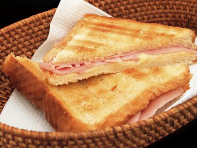Tostado exprés con pan casero: sin amasar y sin esfuerzo, el sándwich más rico de todos