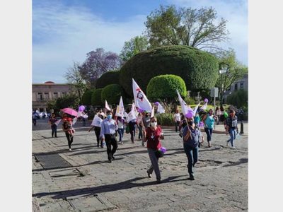 Transportistas agreden a mujeres que marcharon en Querétaro