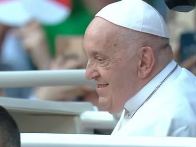Papa Francisco reprocha que las familias prefieran tener un perro a un hijo