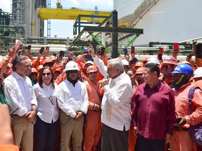 AMLO va a refinería de Tula para supervisar construcción de planta coquizadora