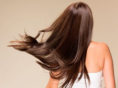 Sin una keratina o alisado: la potente y "mágica" mezcla para reducir el cabello seco y dañado