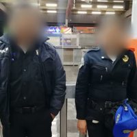 Detienen a policías de la CDMX que robaban boletos en Línea 2 del Metro (Video)