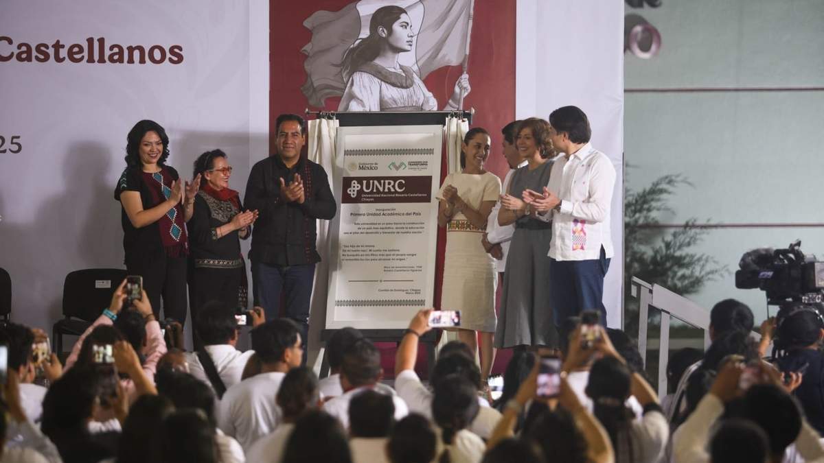 La inauguración de la Universidad Rosario Castellanos en Comitán