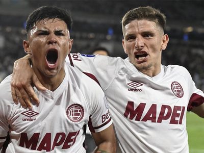 Lanús visita al "beneficiado" Universidad de Chile en la ida de semifinales