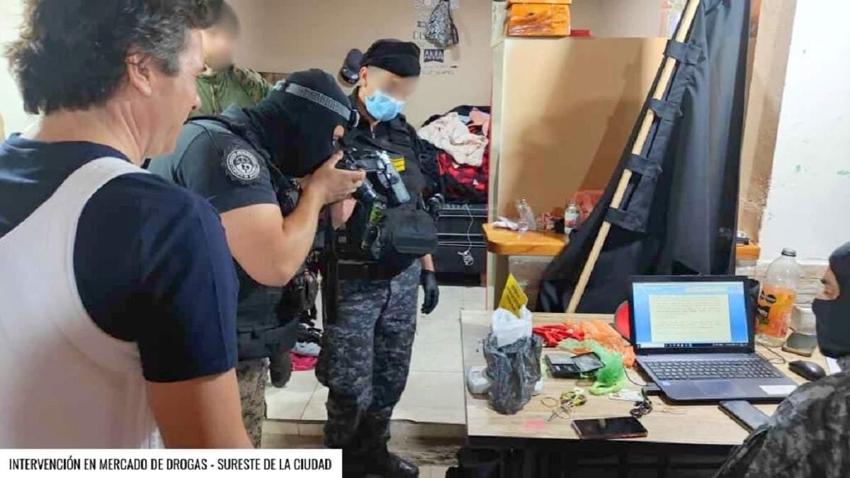 El fiscal general José Gerez durante uno de los allanamientos en la zona sureste de la ciudad de Neuquén. Fuente (MPF)
