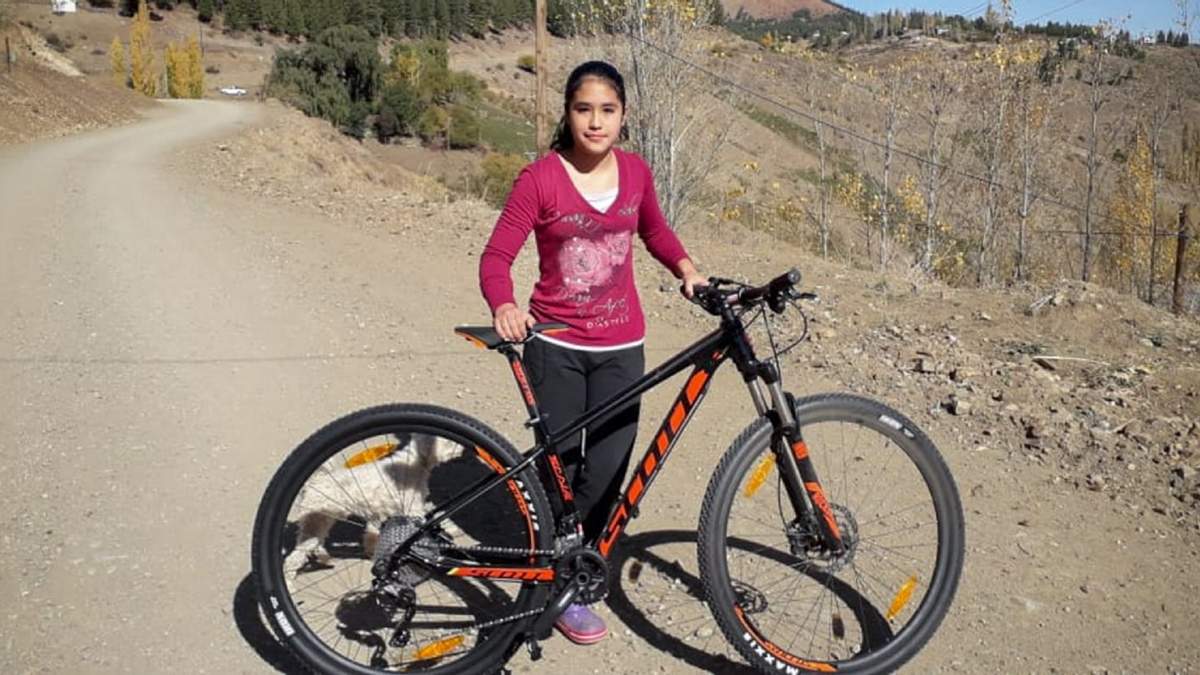 Deportistas neuquinos recibieron bicicletas del Gobierno Provincial. Fuente: (Twitter)