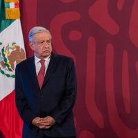 AMLO recrimina a Lorenzo Córdova por contratar seguro millonario cuando ya está por irse del INE