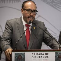 Mauricio Toledo revira; "viaje obedece a compromisos contraídos con anticipación"