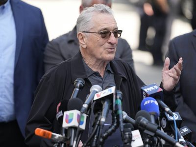 Equipo de campaña de Biden envía a aliados y al actor Robert De Niro al juicio de NY contra Trump