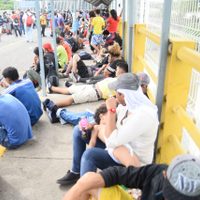 Se enfrentan migrantes y policía guatemalteca en frontera con México