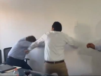 Tunden a golpes en el Congreso de Chiapas a exsecretario de gobierno de Rutilio Escandón (Video)