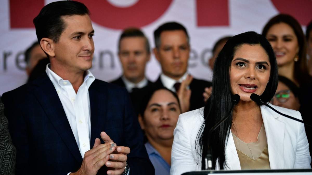 José Sabino Herrera y Araceli Saucedo