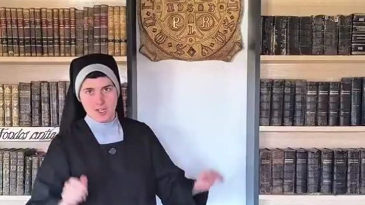 Una monja explica porqué los exorcistas usan medallas de San Benito