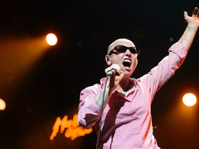 Murió Sinéad O'Connor, la provocadora cantante irlandesa intérprete de "Nothing Compares 2 U"