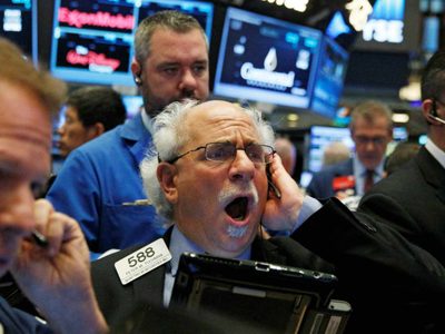 Lunes de terror: Wall Street suspendió operaciones luego de la caída de las acciones en la apertura