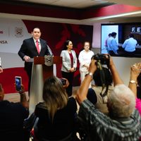 Benefició el ex gobernador Francisco García Cabeza de Vaca con contratos a los hermanos Carmona, den