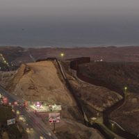 Gobierno de EU reporta baja de casi 90% en intentos de cruce fronterizo de migrantes indocumentados