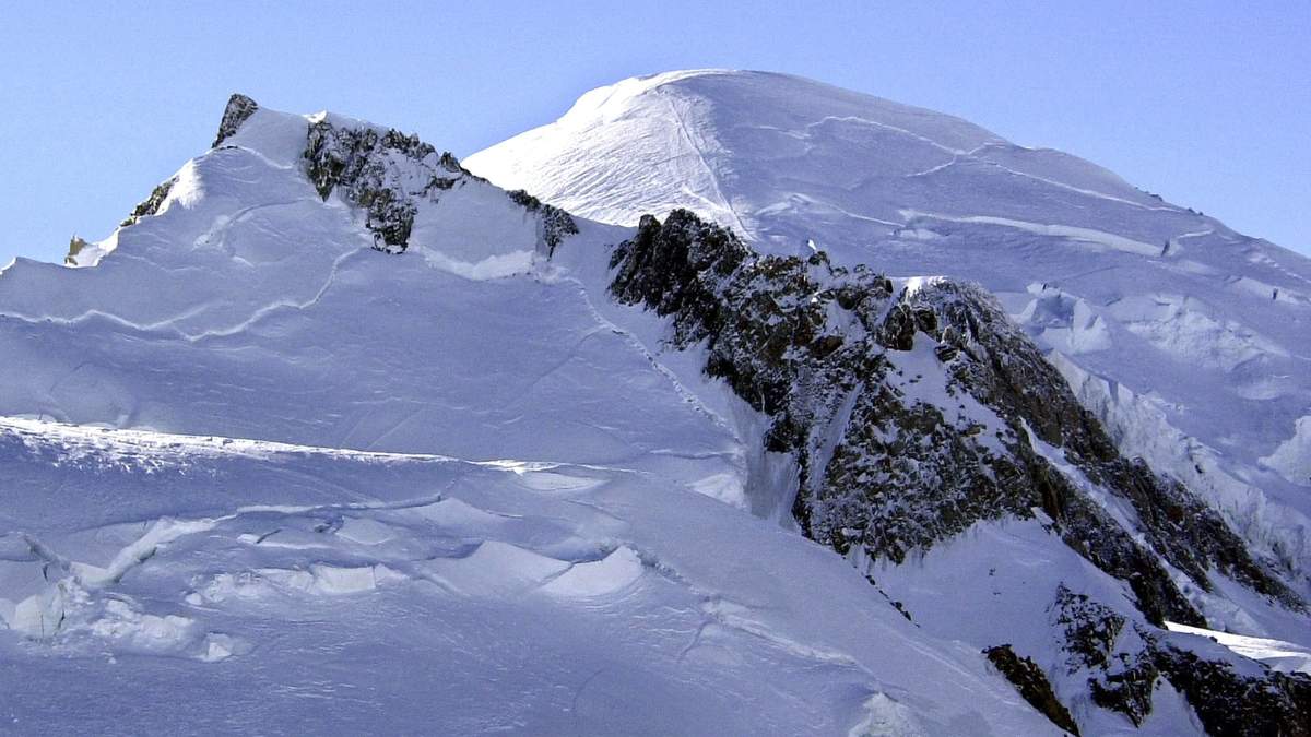Francia: Hallan muertos a cuatro montañistas en lado francés del Mont Blanc