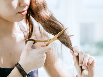 Cuáles son los mejores días para cortarse el cabello en agosto, según el calendario lunar