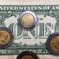 Ligero avance del peso; el dólar se cotizó en 19.99 en bancos