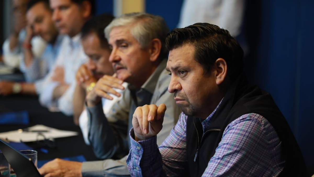 Diputado Ernesto Sánchez del PAN en reunión de su partido
