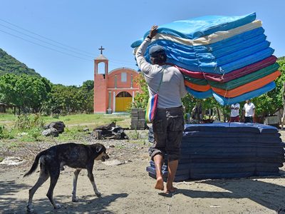 Empresas eólicas se involucran en remoción de escombros en Oaxaca