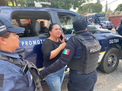 Policías de Morelos agreden a reportera por tomar fotografías de operativo