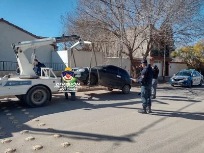 La policía de Neuquén demoró a dos personas y recuperó elementos robados
