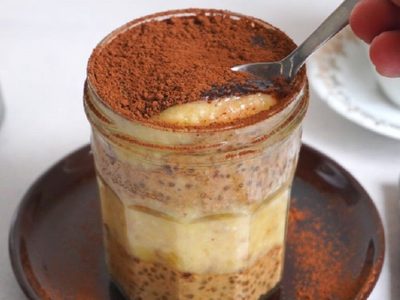 Postrecito con sabor a Tiramisú versión individual: para prepararlo rápido en casa y no gastar en el kiosco