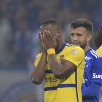 ¿Por qué no la revisaron?: revelan el audio del VAR en la expulsión de Luis Advíncula en Boca