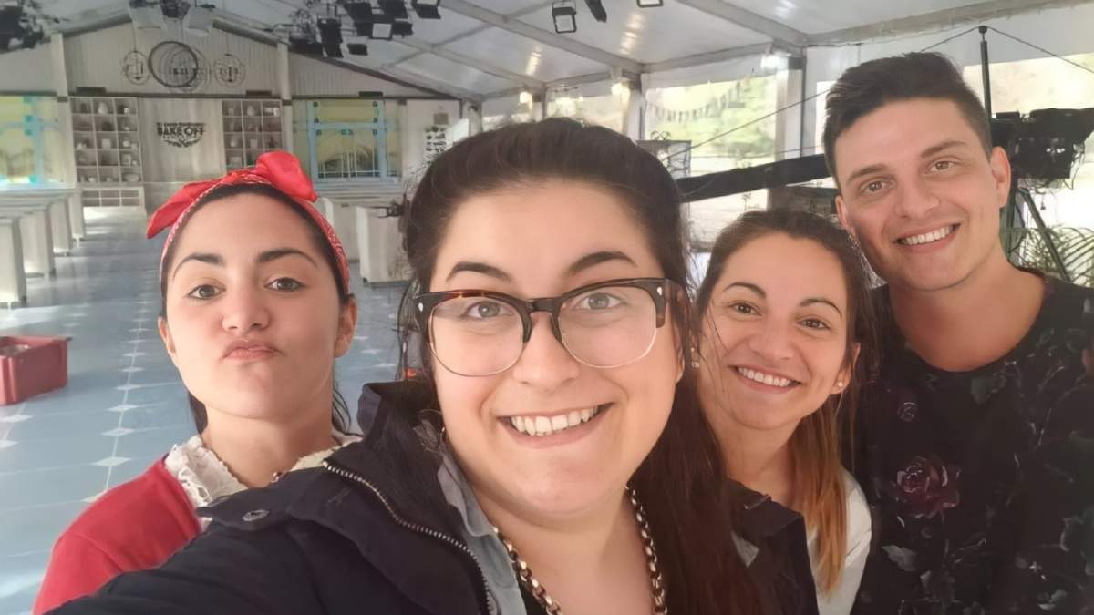 Agustina con los otros semifinalistas de "Bake Off". Fuente: (Twitter)