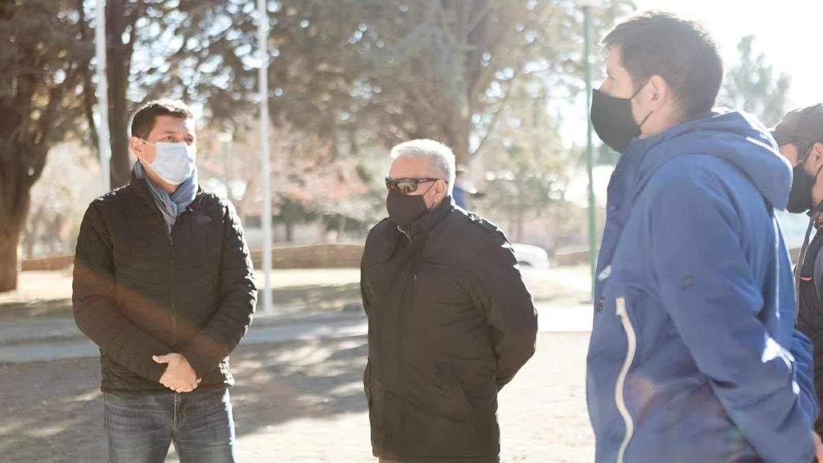 El vicegobernador de Neuquén, Marcos Koopmann, en Las Coloradas. Fuente: (Twitter)