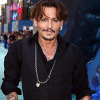 El hijo de Johnny Depp se vuelve viral tras ser captado en la calle con esta compañía