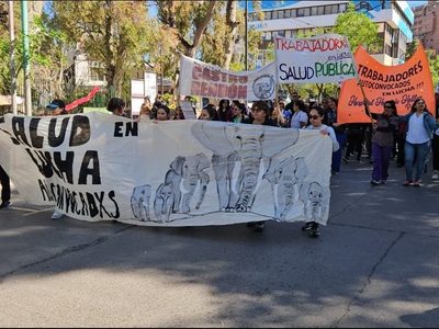 Autoconvocados del sector de Salud de ATE marcharon contra el acuerdo por la pauta salarial