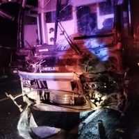 Mueren siete personas en choque entre un autobús texano y una camioneta en NL