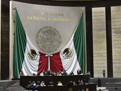 Diputados aprueban ahora que el PJF pague por el servicio postal; es “venganza”, dice la oposición