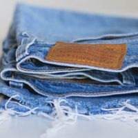 Sin máquina: si el jean que te compraste es demasiado largo, probá este truco viral y súper fácil que lo deja justo a tu medida