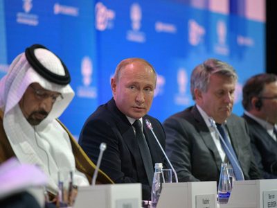 Rusia y Arabia Saudita buscan lograr "una mayor coordinación" en el mercado petrolero