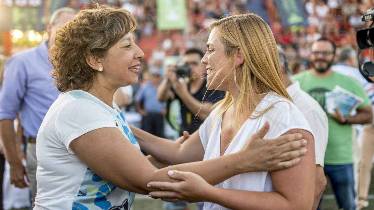 Gobernadora Arabela Carreras y la intendenta María Emilia Soria. Fuente: (Twitter)