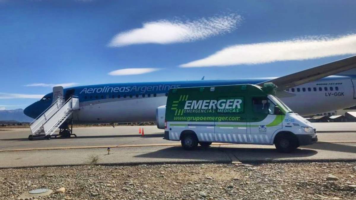 La empresa Emerger se acercó hasta el avión Fuente: (Twitter)