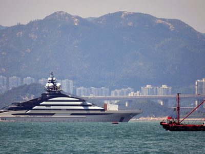 Hong Kong se niega a actuar contra el superyate ruso que se encuentra en sus muelles