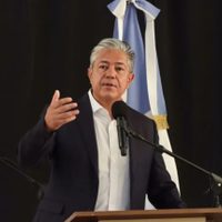 En tiempo récord: Rolando Figueroa confirmó que en solo dos años se realizará la obra del puente sobre el arroyo Carranza