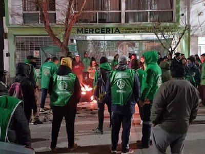 Otra jornada convulsionada en Río Negro por paro de trabajadores estatales