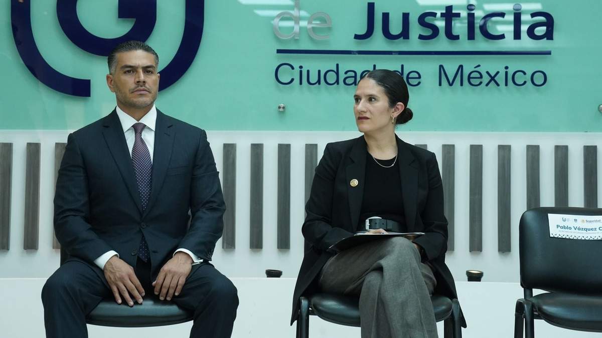 Omar García Harfuch y Bertha Alcalde en la conferencia
