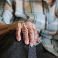 Investigan crímenes violentos contra adultos mayores en la Ciudad de México