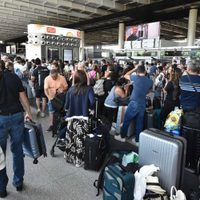 El Etna entra de nuevo en erupción y obliga a cerrar aeropuerto en Italia
